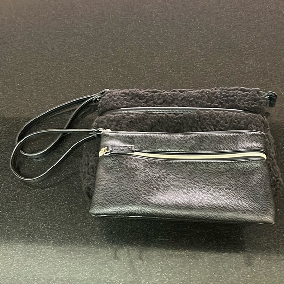 (1 NEW) SHERPA Wristlet w/Pockets & (1) Smaller Wristlet w/Zip Pockets - Picture 5 of 7